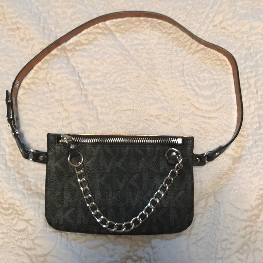 MICHAEL KORS pull chain belt bag